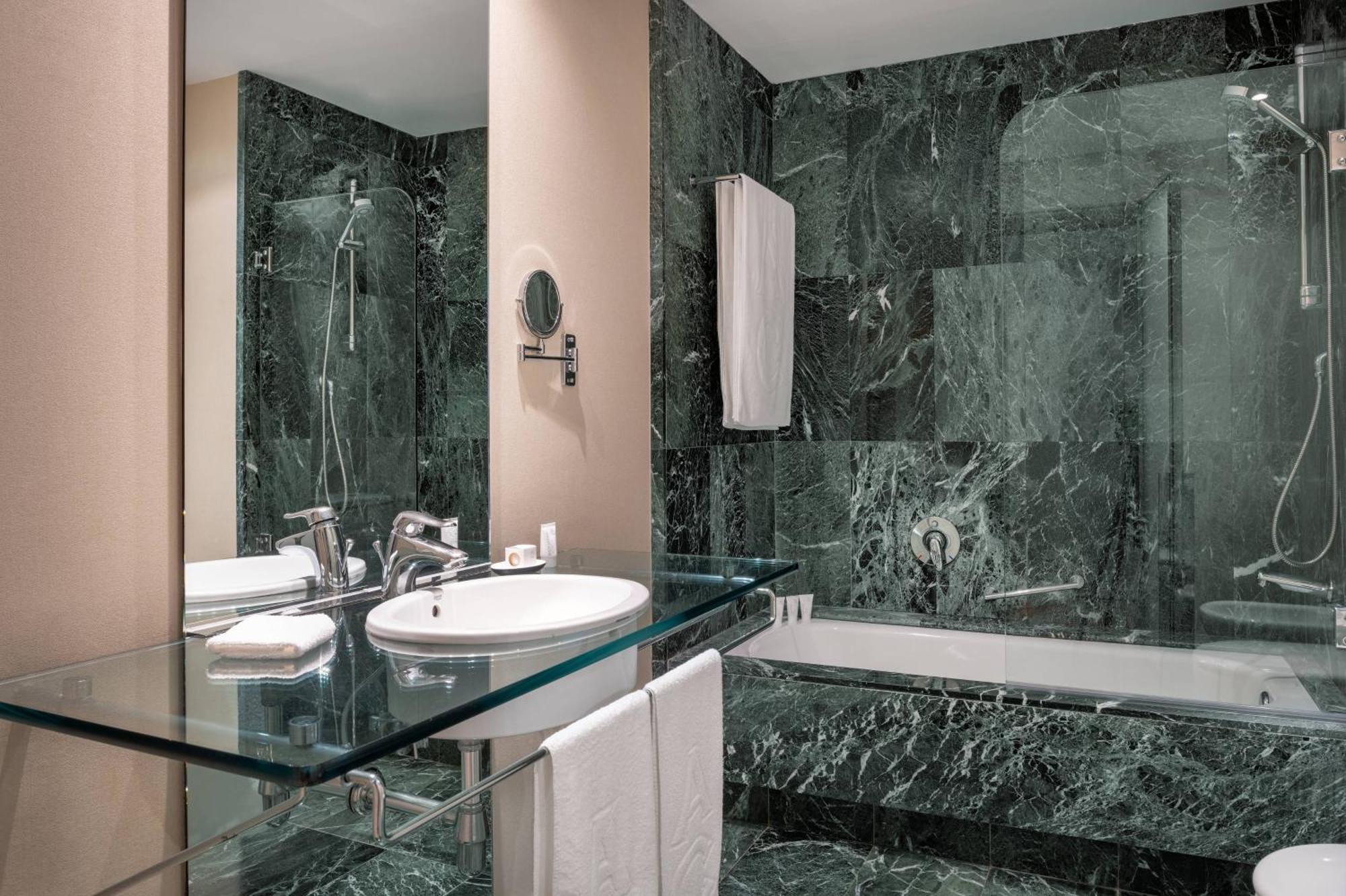 Ac Hotel Malaga Palacio By Marriott Luaran gambar
